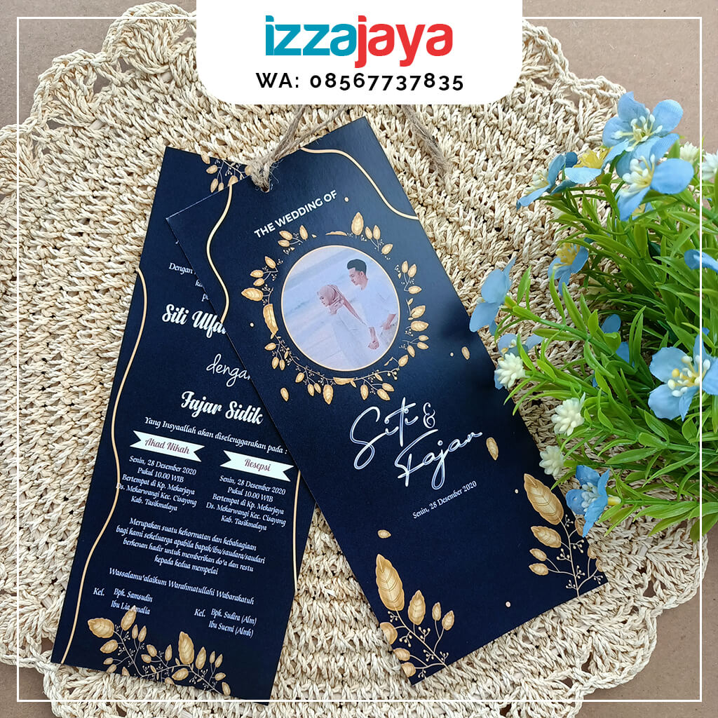 Undangan pernikahan hangtag